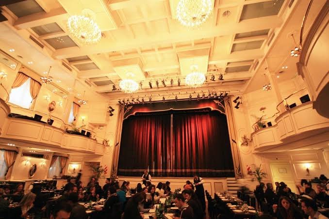 Salón principal de Esquina Carlos Gardel